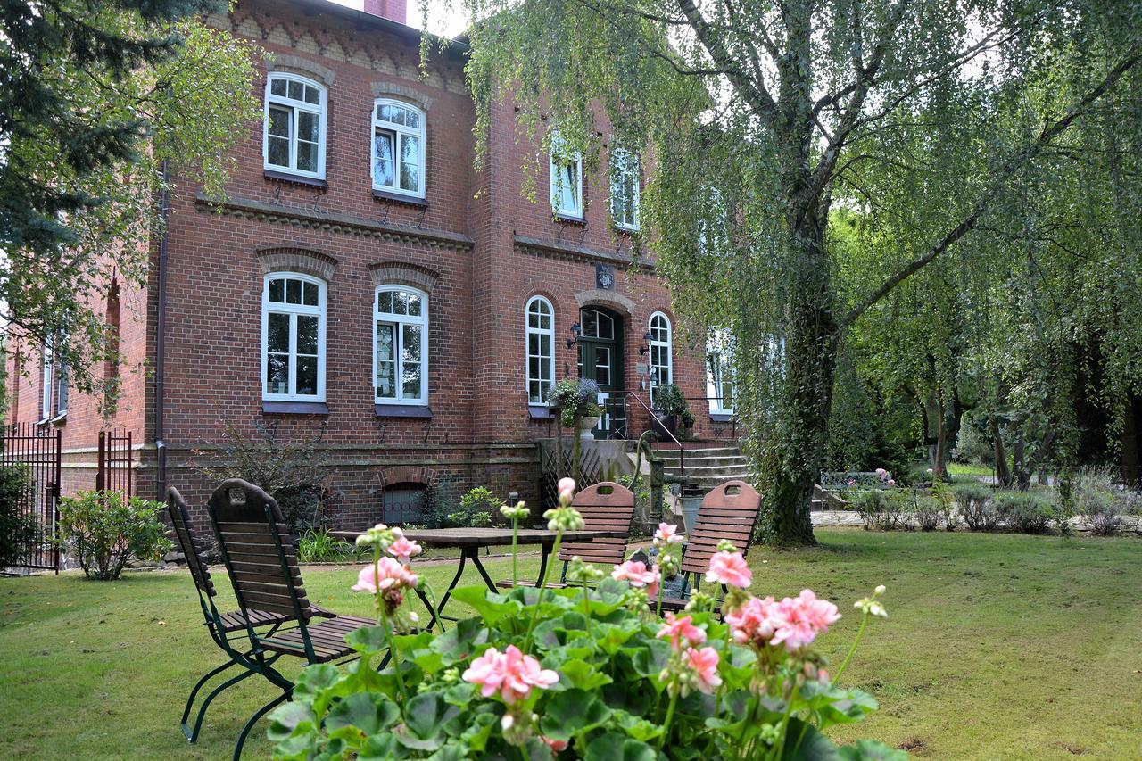 Готель Gutshaus Zietlitz Dobbin-Linstow Екстер'єр фото